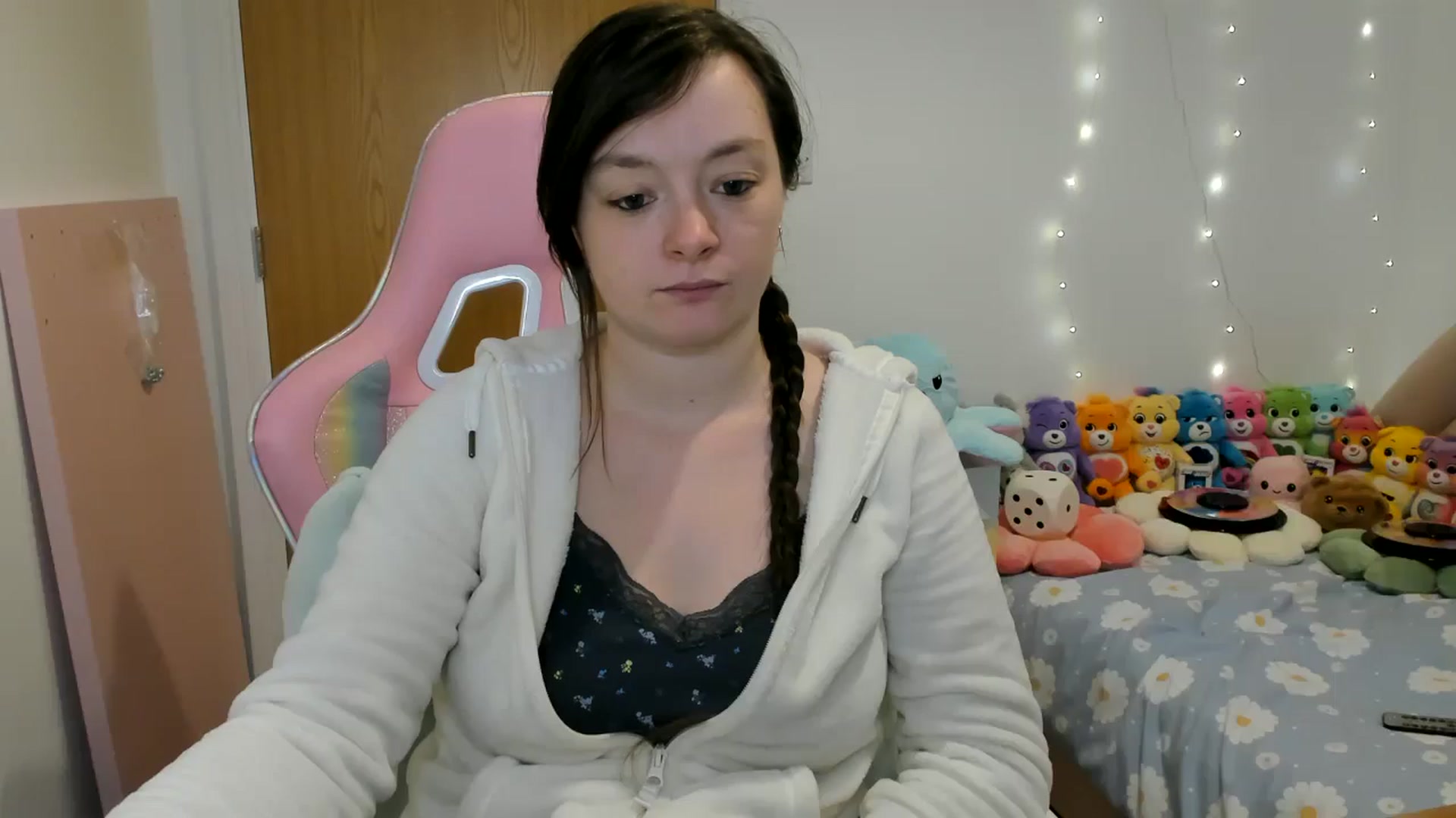 Gallery image thumbnail from JessieBear_'s myfreecams stream on, 11/27/2024, 17:04 image 11 of 20