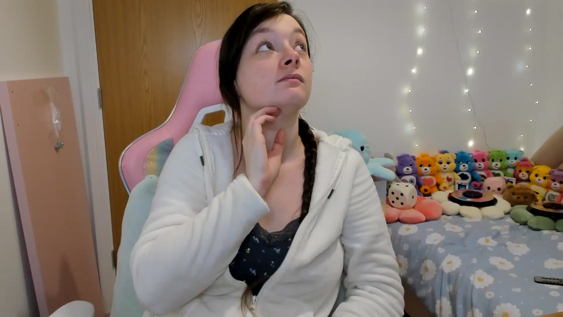 Gallery image thumbnail from JessieBear_'s myfreecams stream on, 11/27/2024, 17:04 image 6 of 20