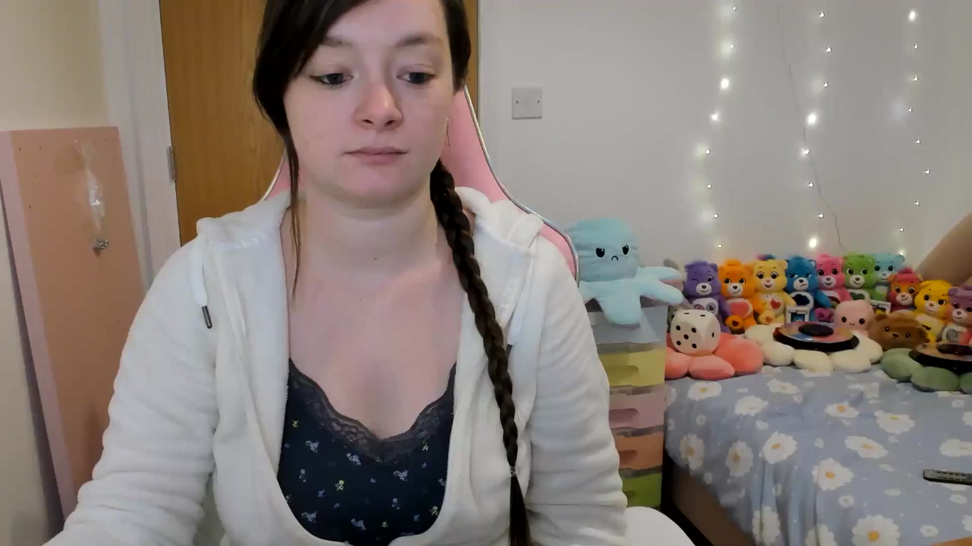 Gallery image thumbnail from JessieBear_'s myfreecams stream on, 11/27/2024, 17:04 image 4 of 20