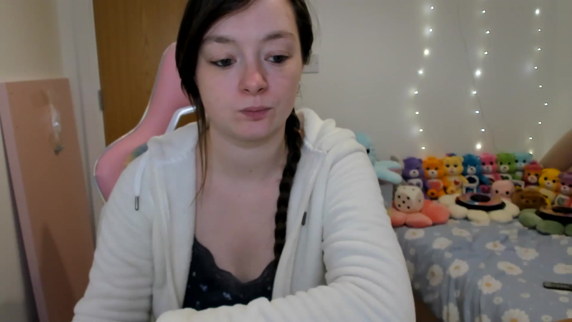 Gallery image thumbnail from JessieBear_'s myfreecams stream on, 11/27/2024, 17:04 image 10 of 20