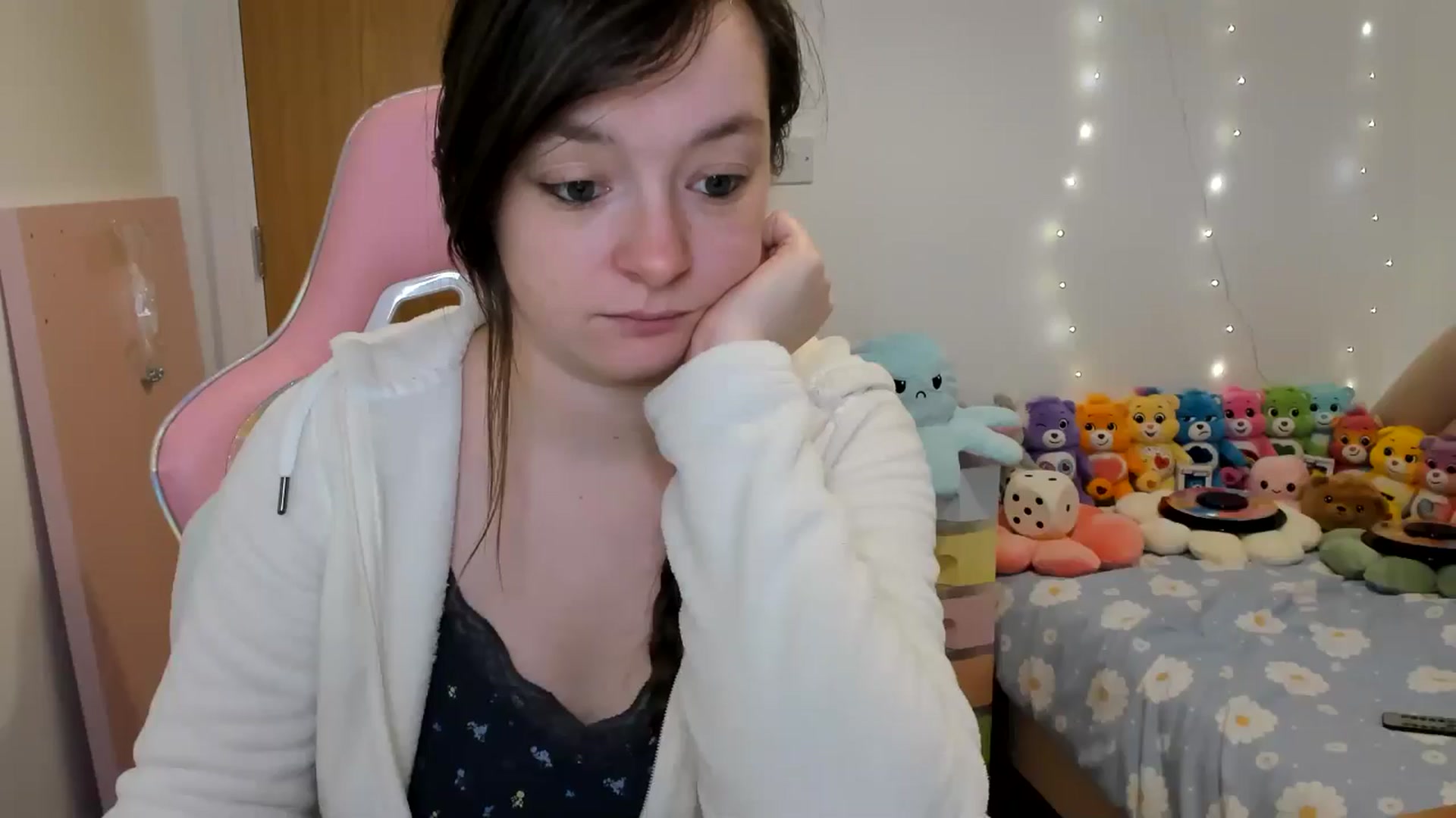 Gallery image thumbnail from JessieBear_'s myfreecams stream on, 11/27/2024, 17:04 image 14 of 20