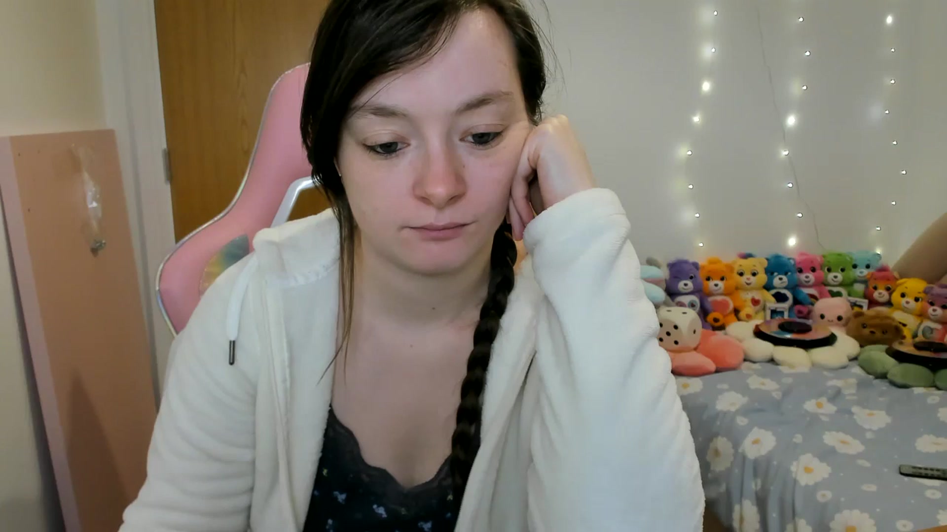 Gallery image thumbnail from JessieBear_'s myfreecams stream on, 11/27/2024, 17:04 image 13 of 20