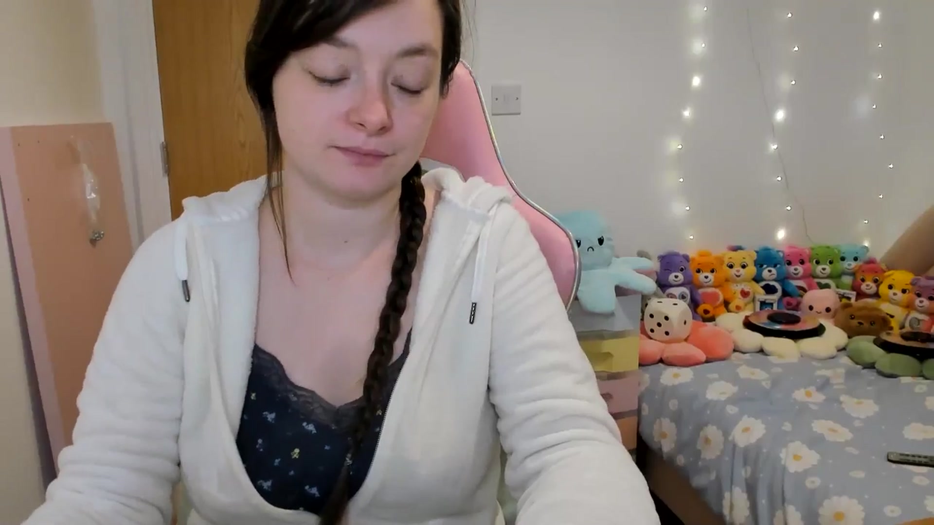 Gallery image thumbnail from JessieBear_'s myfreecams stream on, 11/27/2024, 17:04 image 3 of 20