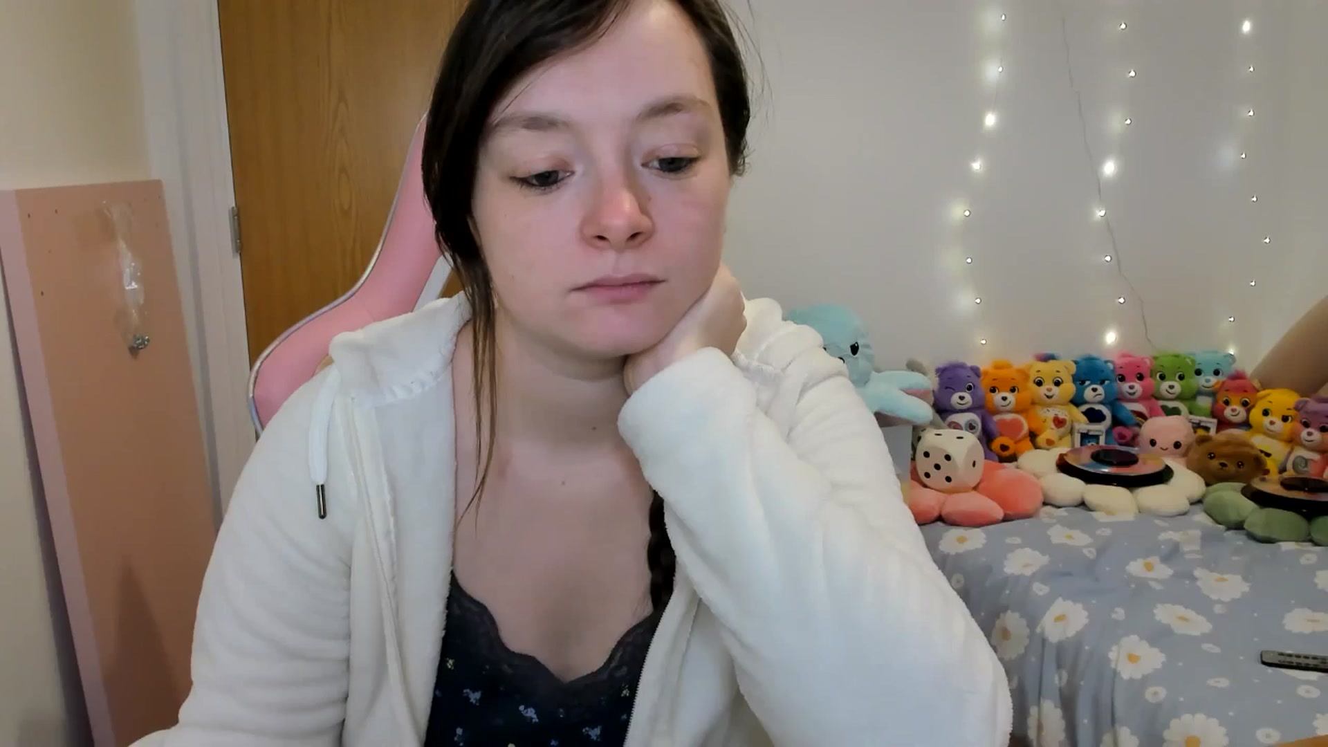 Gallery image thumbnail from JessieBear_'s myfreecams stream on, 11/27/2024, 17:04 image 8 of 20