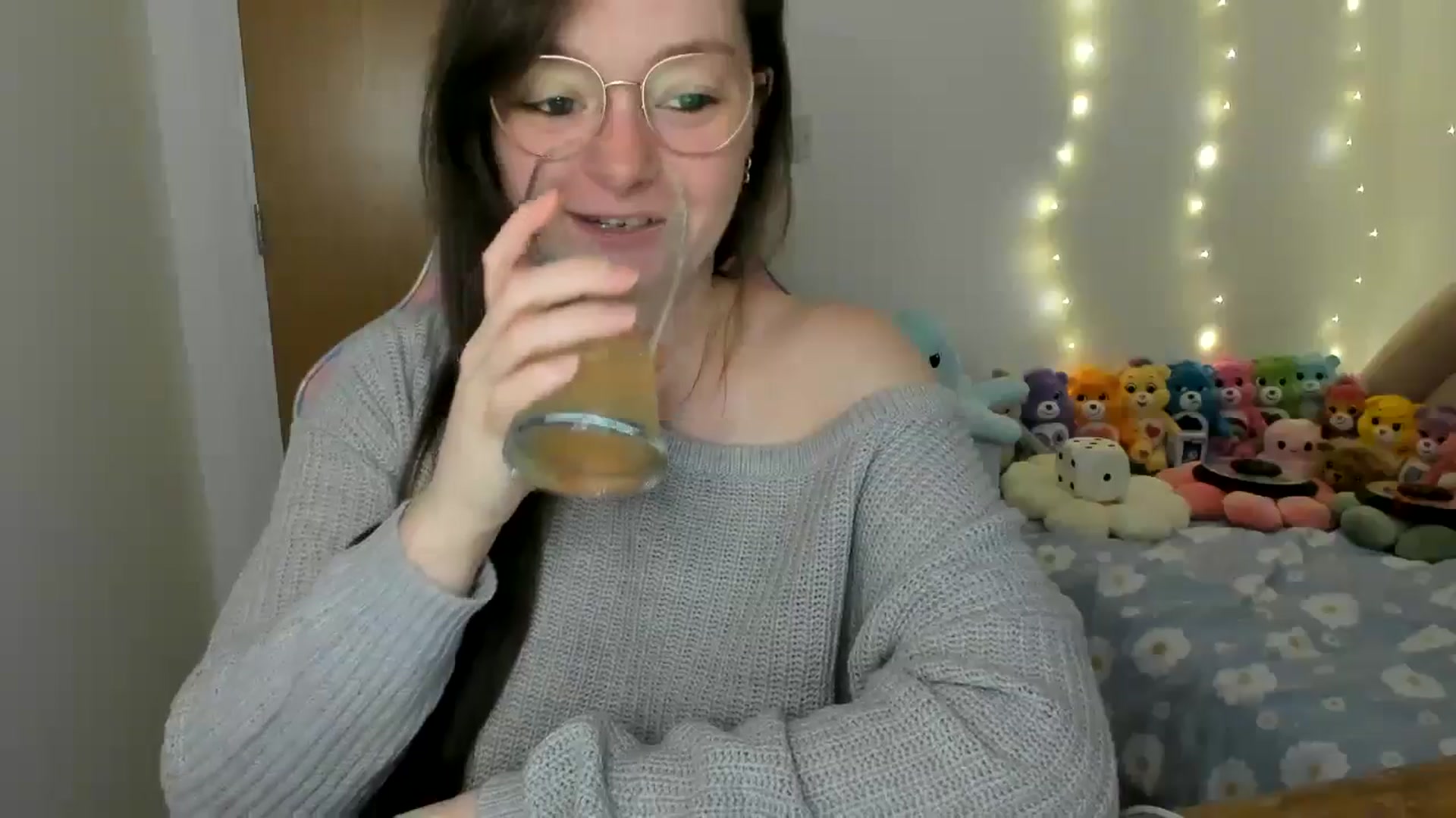 Gallery image thumbnail from JessieBear_'s myfreecams stream on, 11/28/2024, 16:31 image 10 of 20