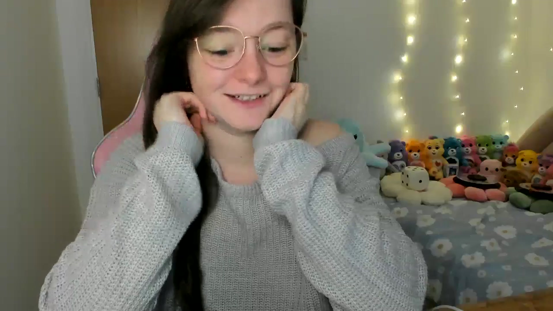 Gallery image thumbnail from JessieBear_'s myfreecams stream on, 11/28/2024, 16:31 image 7 of 20