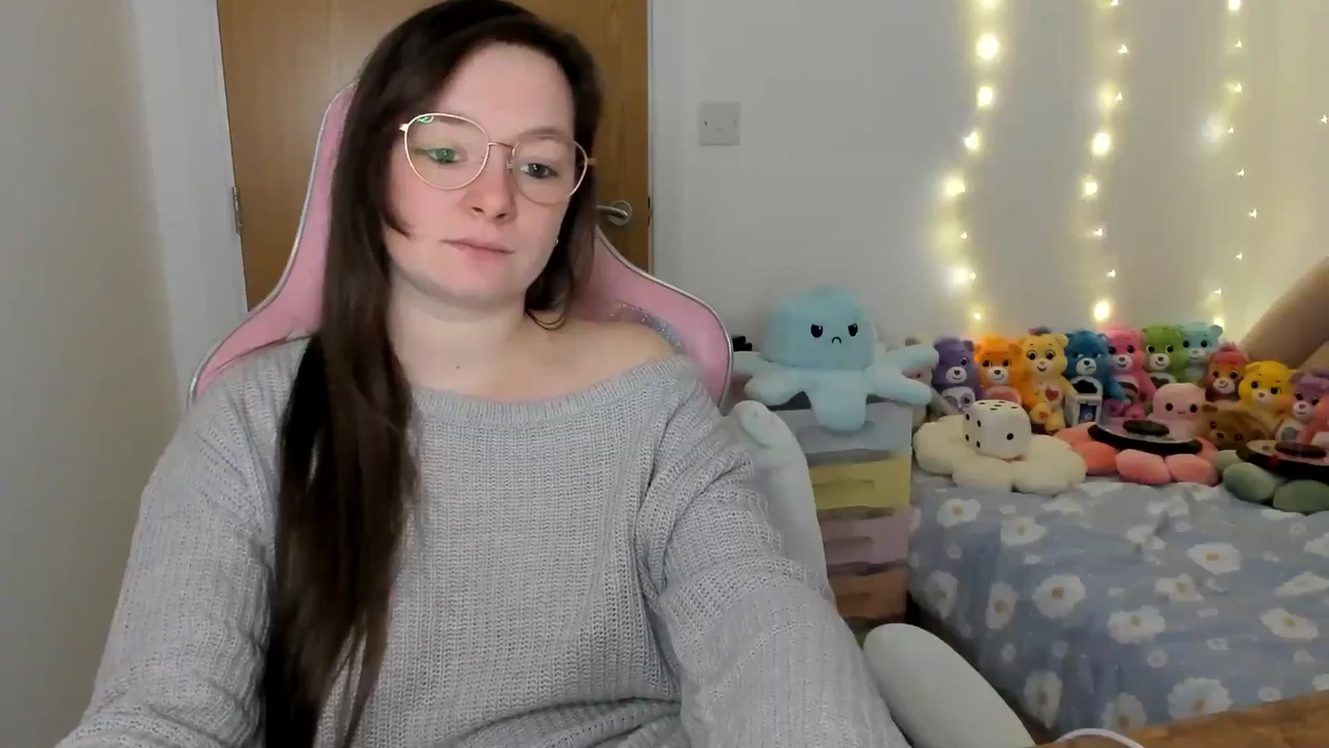 Gallery image thumbnail from JessieBear_'s myfreecams stream on, 11/28/2024, 16:31 image 16 of 20
