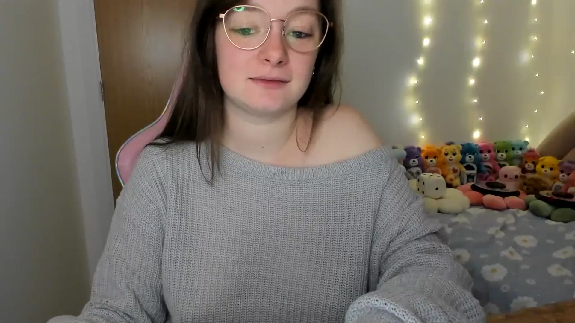 Gallery image thumbnail from JessieBear_'s myfreecams stream on, 11/28/2024, 17:50 image 16 of 20