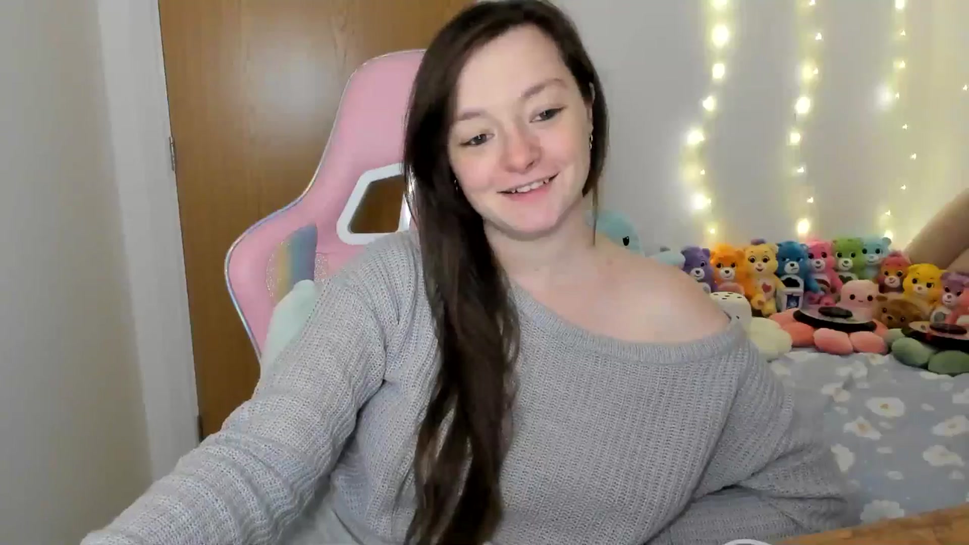 Gallery image thumbnail from JessieBear_'s myfreecams stream on, 11/28/2024, 17:50 image 7 of 20