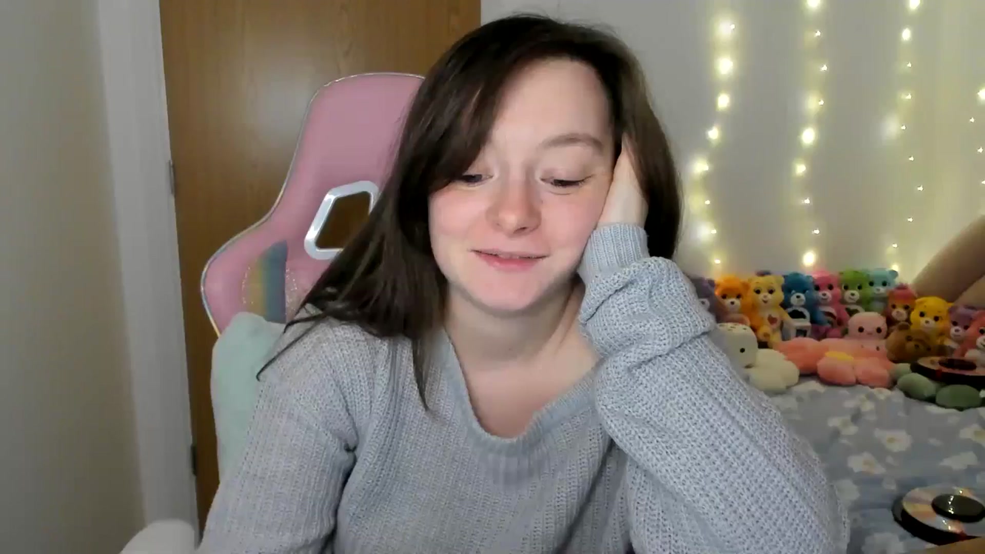 Gallery image thumbnail from JessieBear_'s myfreecams stream on, 11/28/2024, 18:07 image 17 of 20