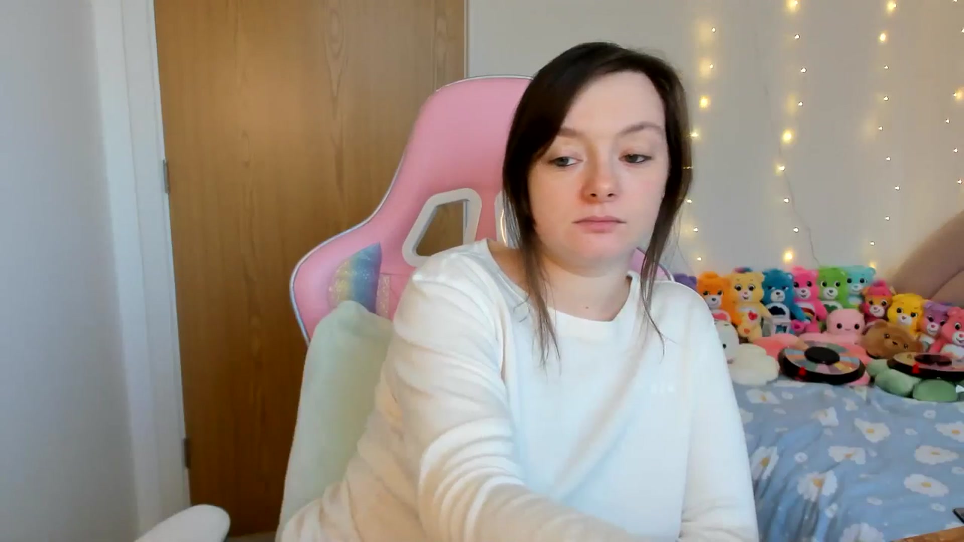 Gallery image thumbnail from JessieBear_'s myfreecams stream on, 11/29/2024, 15:00 image 10 of 20