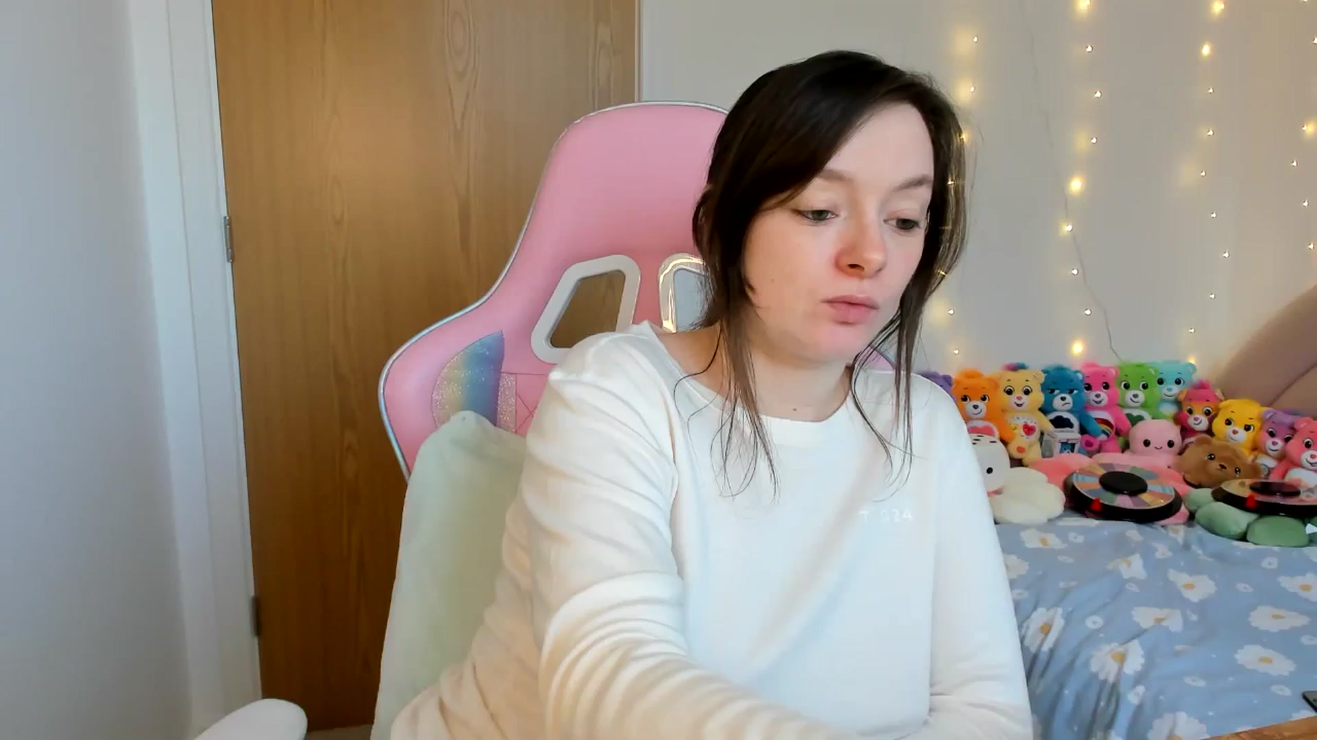 Gallery image thumbnail from JessieBear_'s myfreecams stream on, 11/29/2024, 15:00 image 6 of 20