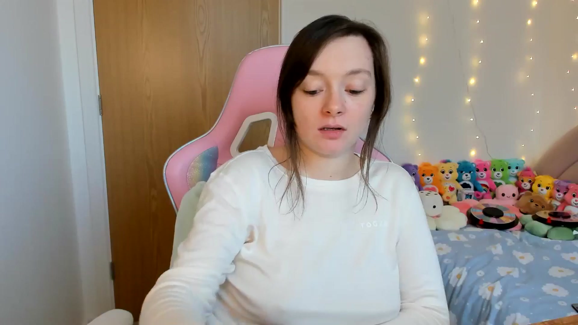 Gallery image thumbnail from JessieBear_'s myfreecams stream on, 11/29/2024, 15:00 image 4 of 20