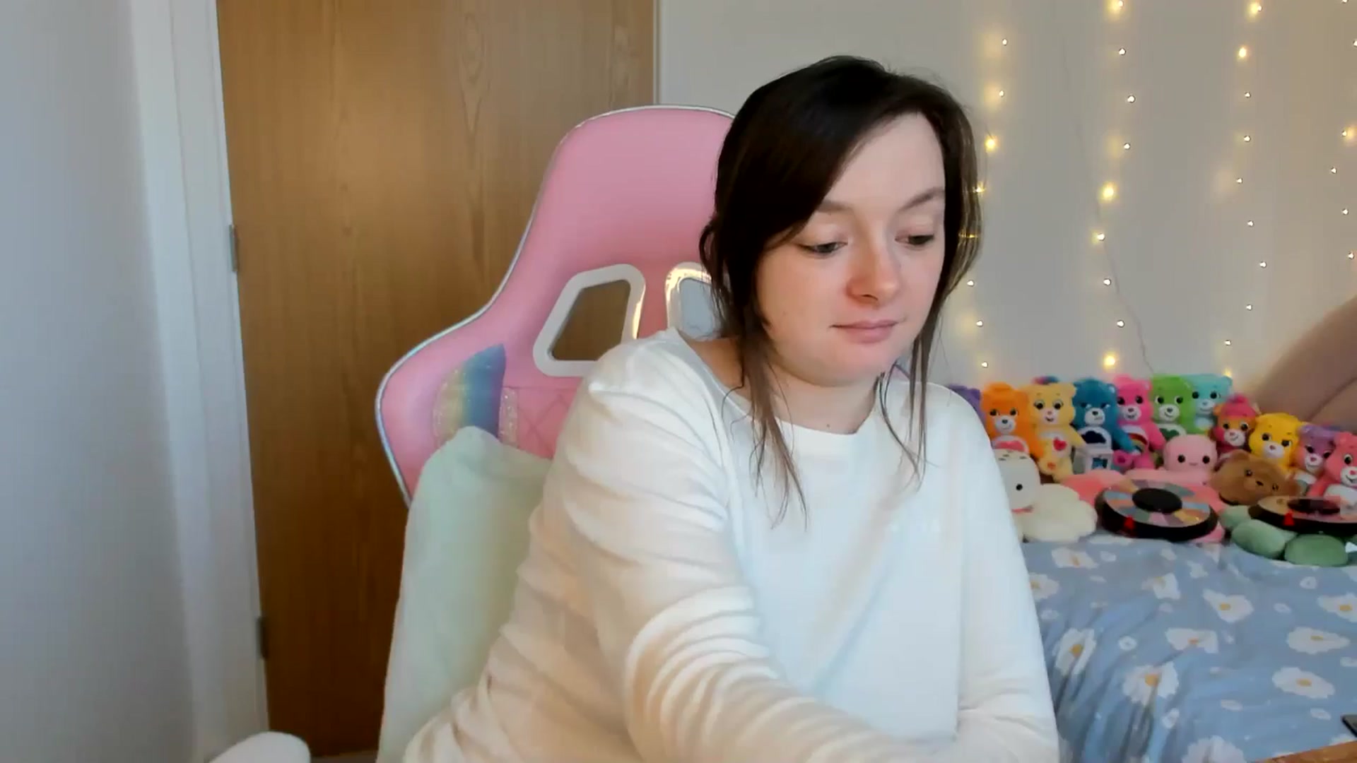 Gallery image thumbnail from JessieBear_'s myfreecams stream on, 11/29/2024, 15:00 image 5 of 20