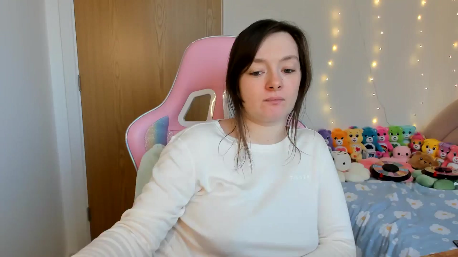 Gallery image thumbnail from JessieBear_'s myfreecams stream on, 11/29/2024, 15:00 image 8 of 20