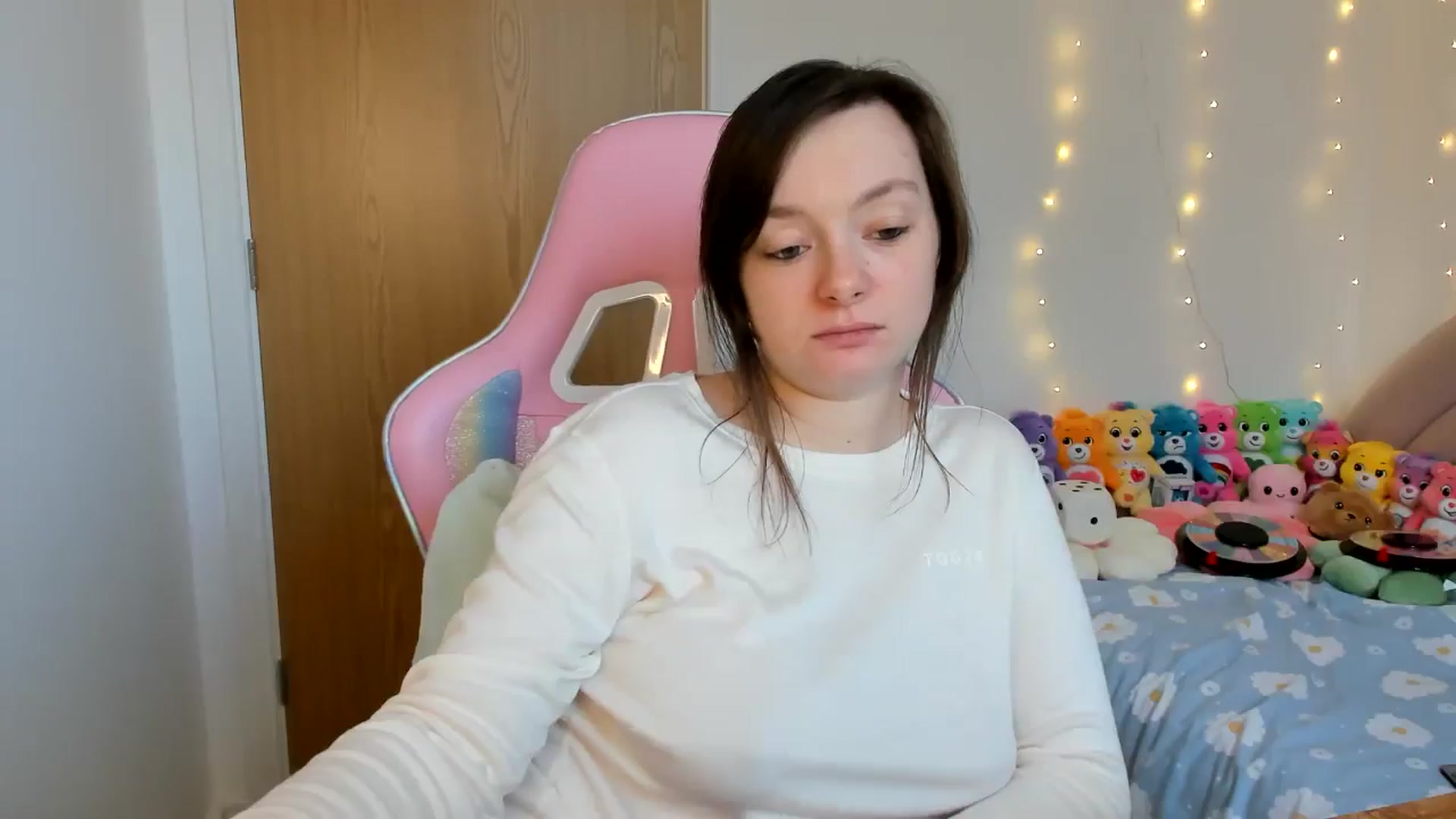 Gallery image thumbnail from JessieBear_'s myfreecams stream on, 11/29/2024, 15:00 image 7 of 20