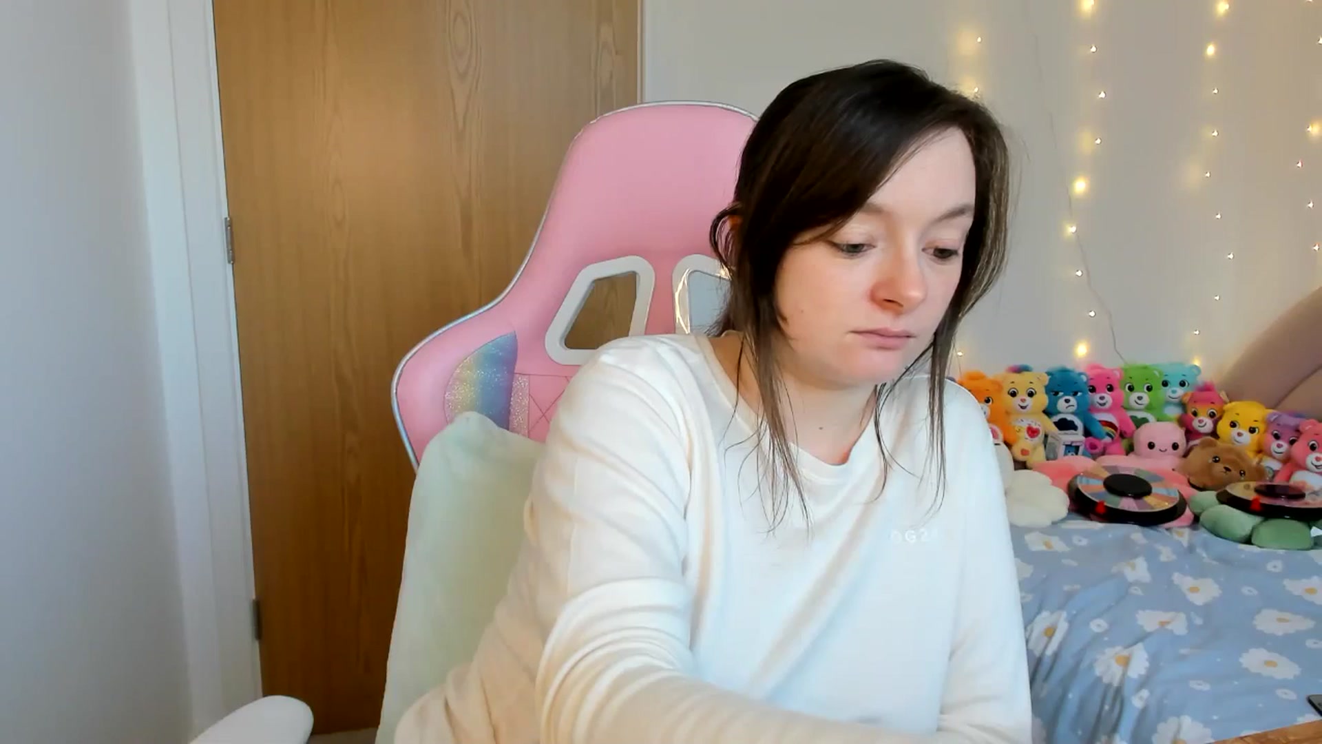 Gallery image thumbnail from JessieBear_'s myfreecams stream on, 11/29/2024, 15:00 image 13 of 20