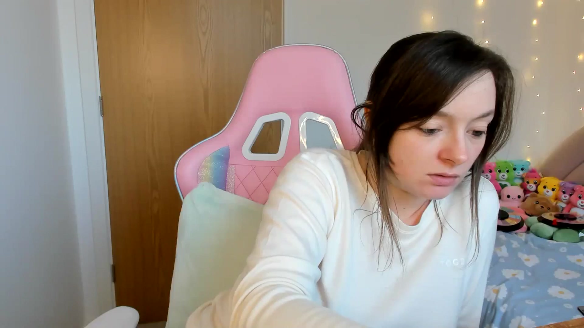 Gallery image thumbnail from JessieBear_'s myfreecams stream on, 11/29/2024, 15:00 image 14 of 20
