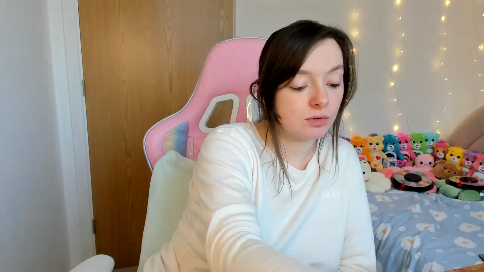 Gallery image thumbnail from JessieBear_'s myfreecams stream on, 11/29/2024, 15:00 image 12 of 20