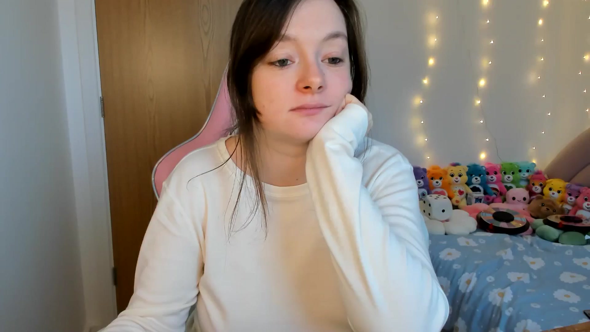 Gallery image thumbnail from JessieBear_'s myfreecams stream on, 11/29/2024, 15:20 image 19 of 20