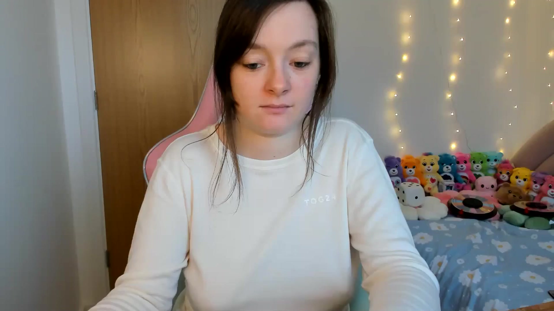 Gallery image thumbnail from JessieBear_'s myfreecams stream on, 11/29/2024, 15:20 image 17 of 20