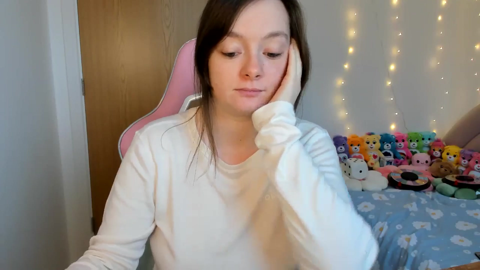Gallery image thumbnail from JessieBear_'s myfreecams stream on, 11/29/2024, 15:20 image 6 of 20