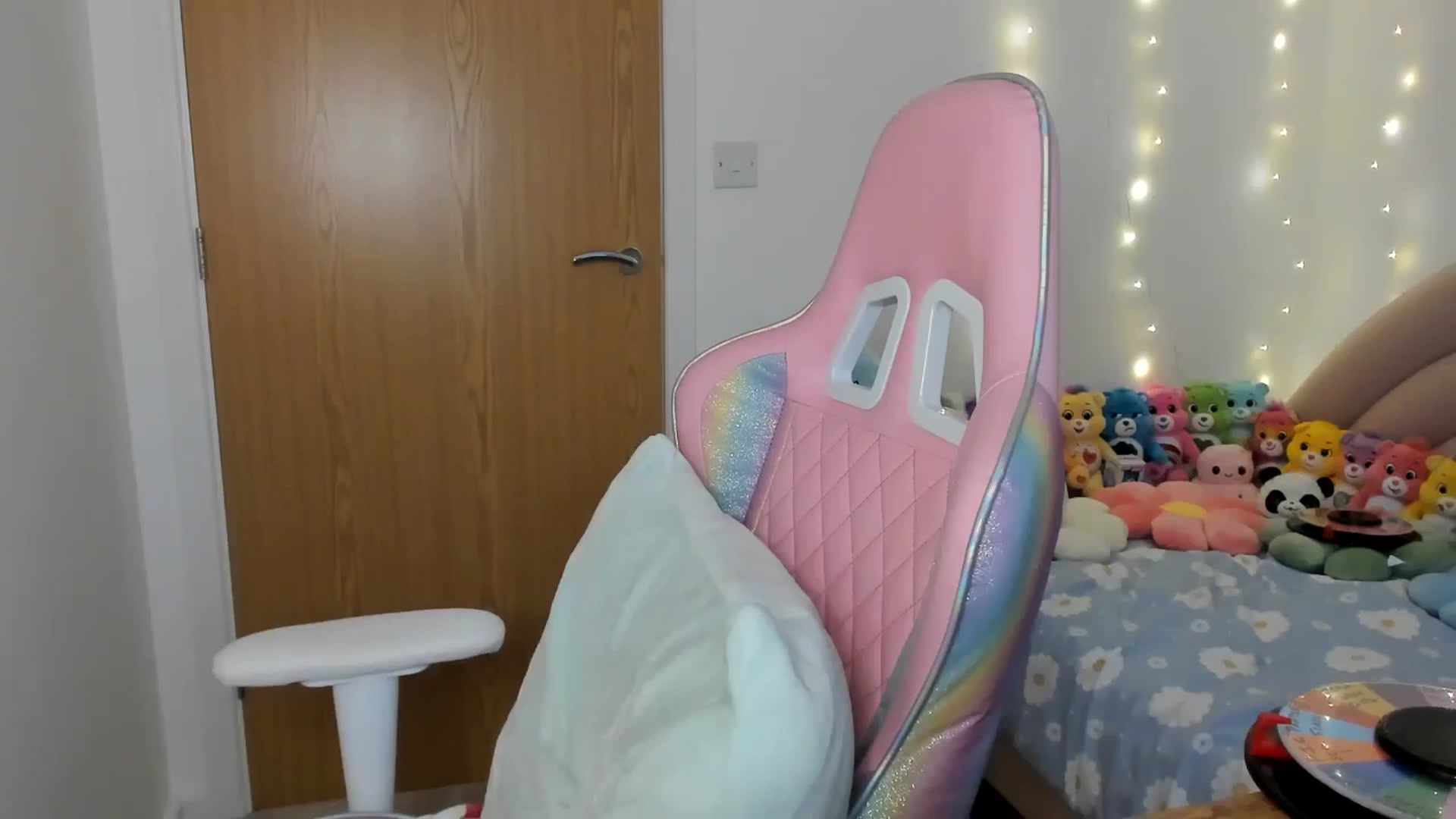 Gallery image thumbnail from JessieBear_'s myfreecams stream on, 11/29/2024, 17:55 image 1 of 20