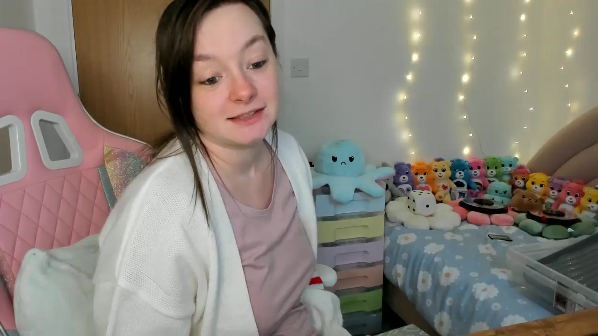 Gallery image thumbnail from JessieBear_'s myfreecams stream on, 12/02/2024, 15:35 image 12 of 20