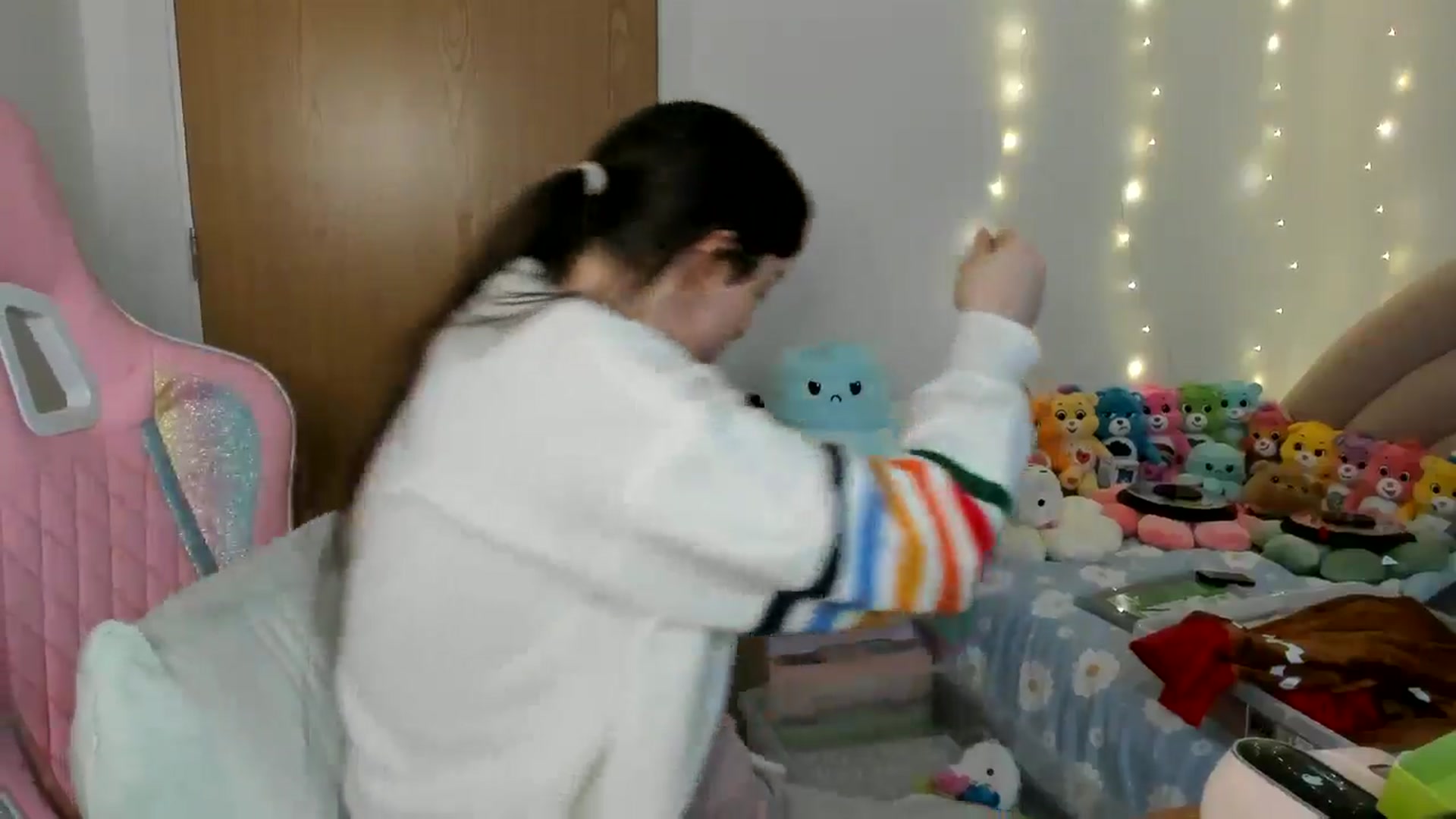 Gallery image thumbnail from JessieBear_'s myfreecams stream on, 12/02/2024, 15:35 image 17 of 20
