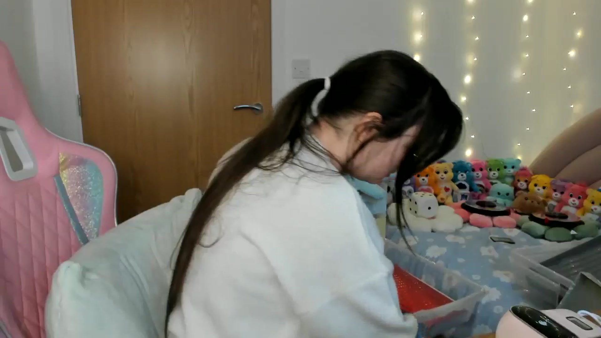 Gallery image thumbnail from JessieBear_'s myfreecams stream on, 12/02/2024, 15:35 image 13 of 20