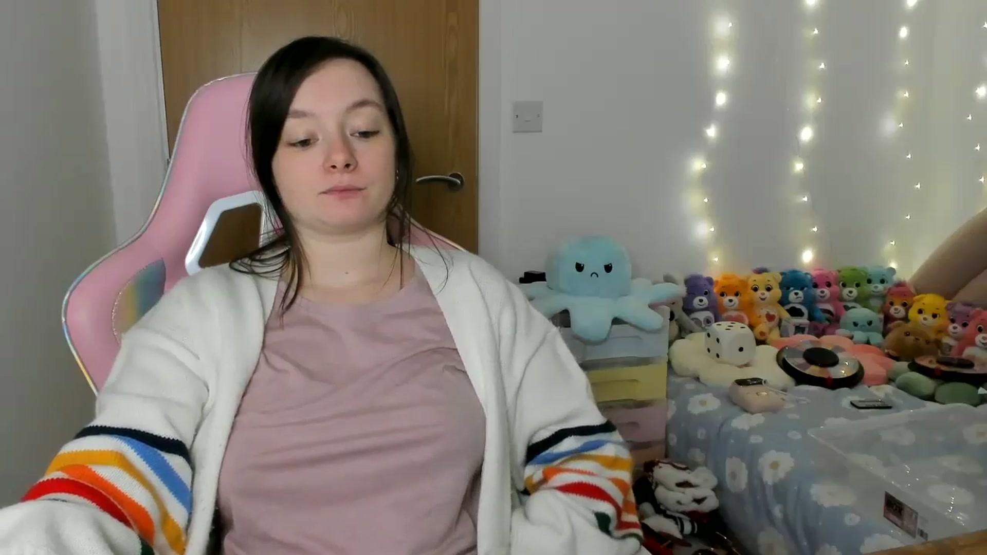 Gallery image thumbnail from JessieBear_'s myfreecams stream on, 12/02/2024, 18:03 image 18 of 20