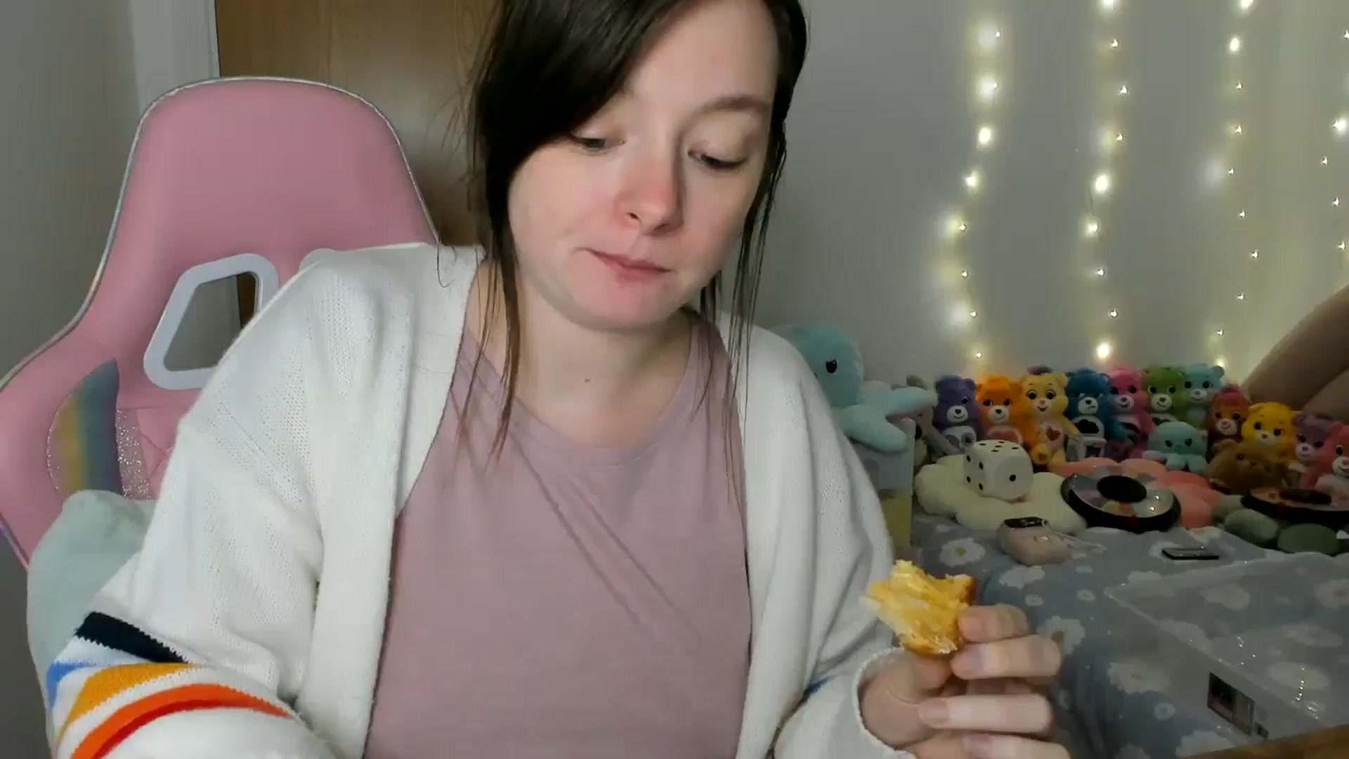 Gallery image thumbnail from JessieBear_'s myfreecams stream on, 12/02/2024, 18:03 image 4 of 20
