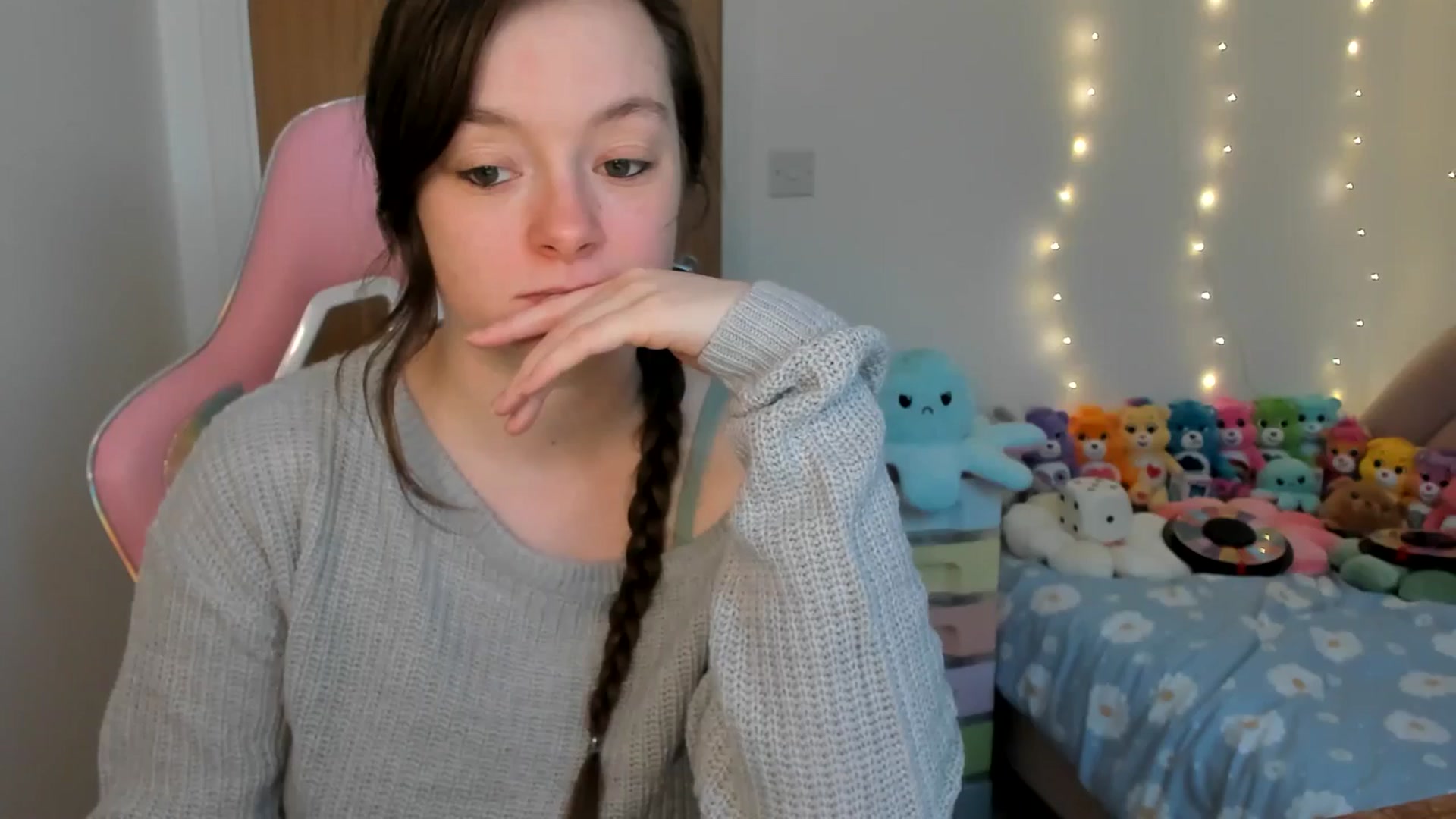 Gallery image thumbnail from JessieBear_'s myfreecams stream on, 12/03/2024, 16:07 image 5 of 20