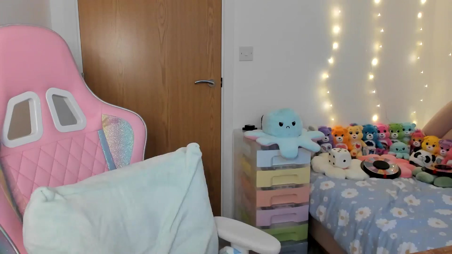 Gallery image thumbnail from JessieBear_'s myfreecams stream on, 12/03/2024, 16:07 image 14 of 20