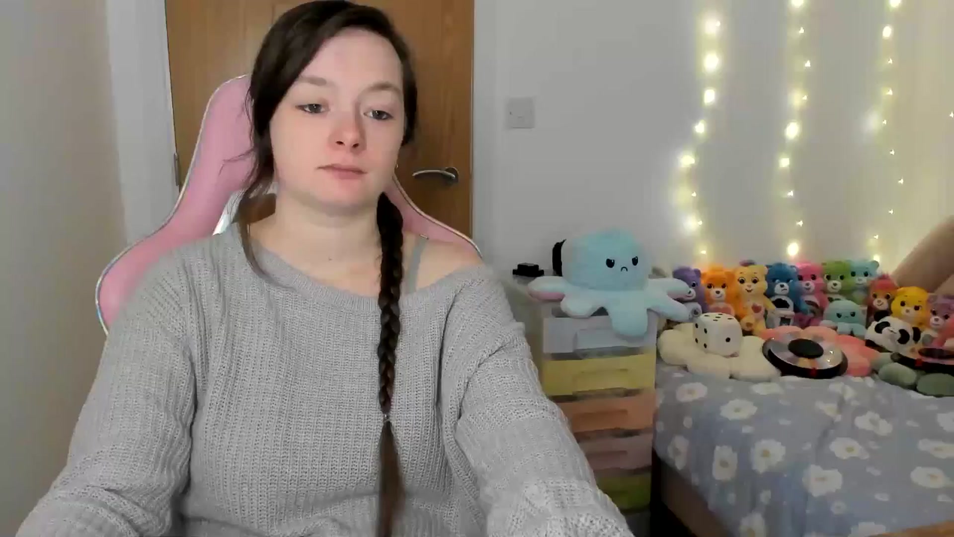 Gallery image thumbnail from JessieBear_'s myfreecams stream on, 12/03/2024, 17:10 image 15 of 20
