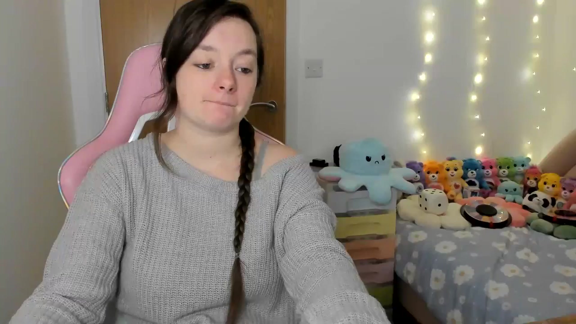 Gallery image thumbnail from JessieBear_'s myfreecams stream on, 12/03/2024, 17:10 image 16 of 20