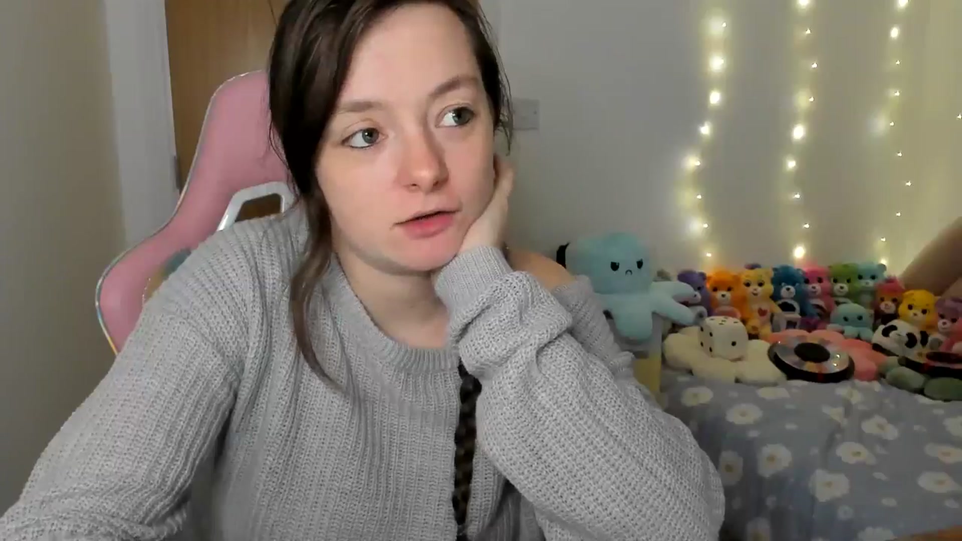 Gallery image thumbnail from JessieBear_'s myfreecams stream on, 12/03/2024, 17:10 image 13 of 20