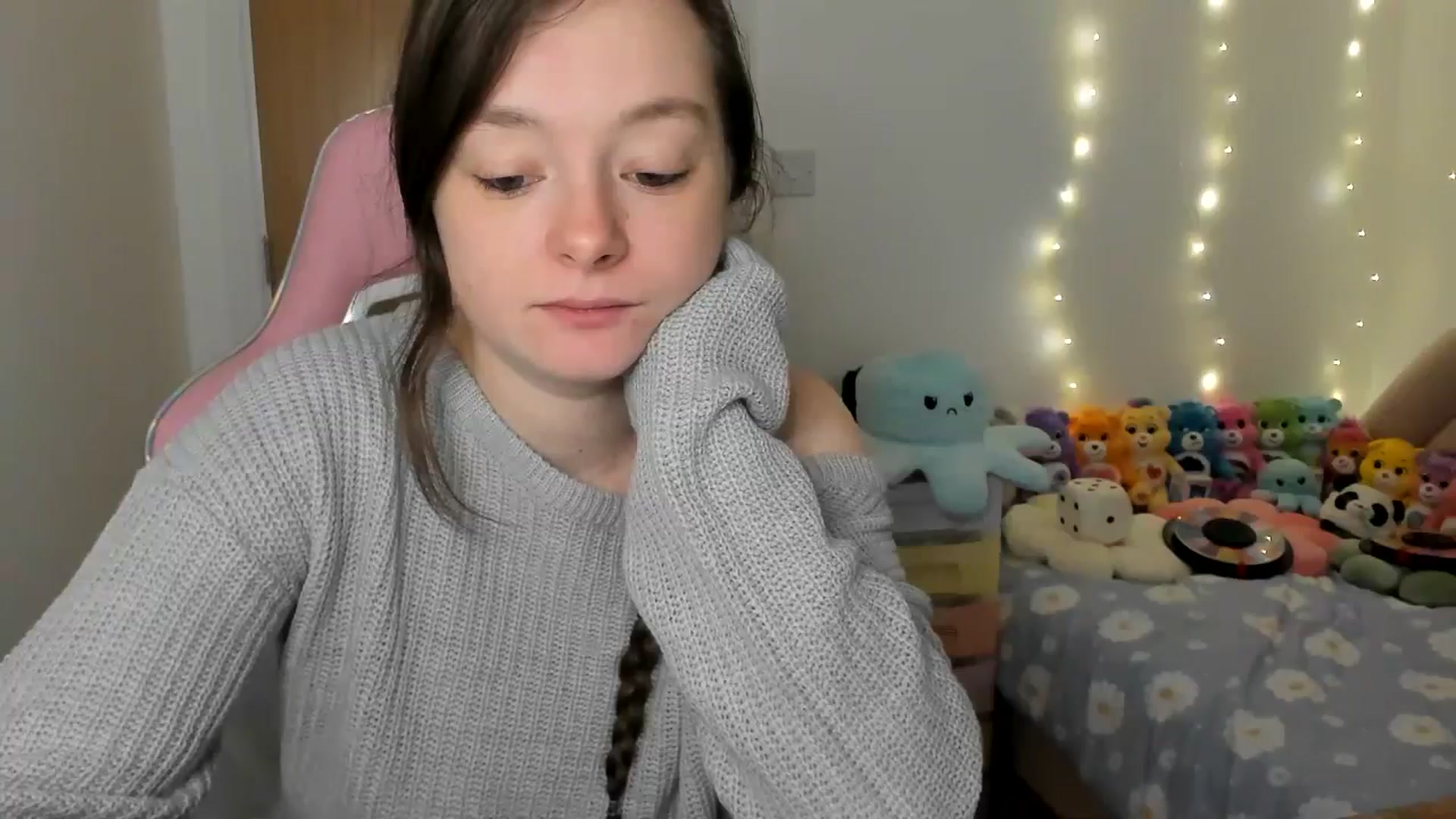 Gallery image thumbnail from JessieBear_'s myfreecams stream on, 12/03/2024, 17:10 image 3 of 20