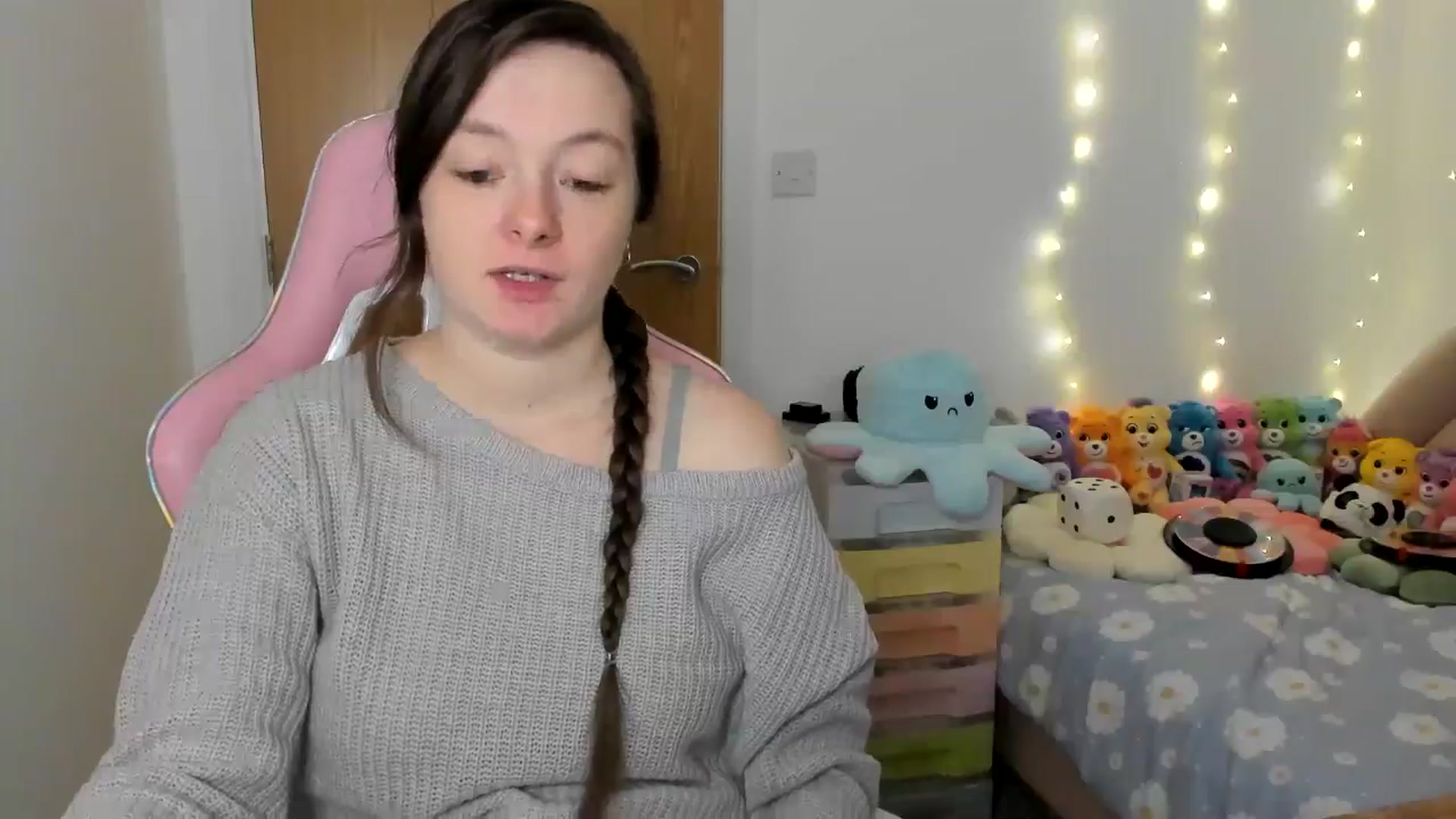 Gallery image thumbnail from JessieBear_'s myfreecams stream on, 12/03/2024, 17:10 image 17 of 20
