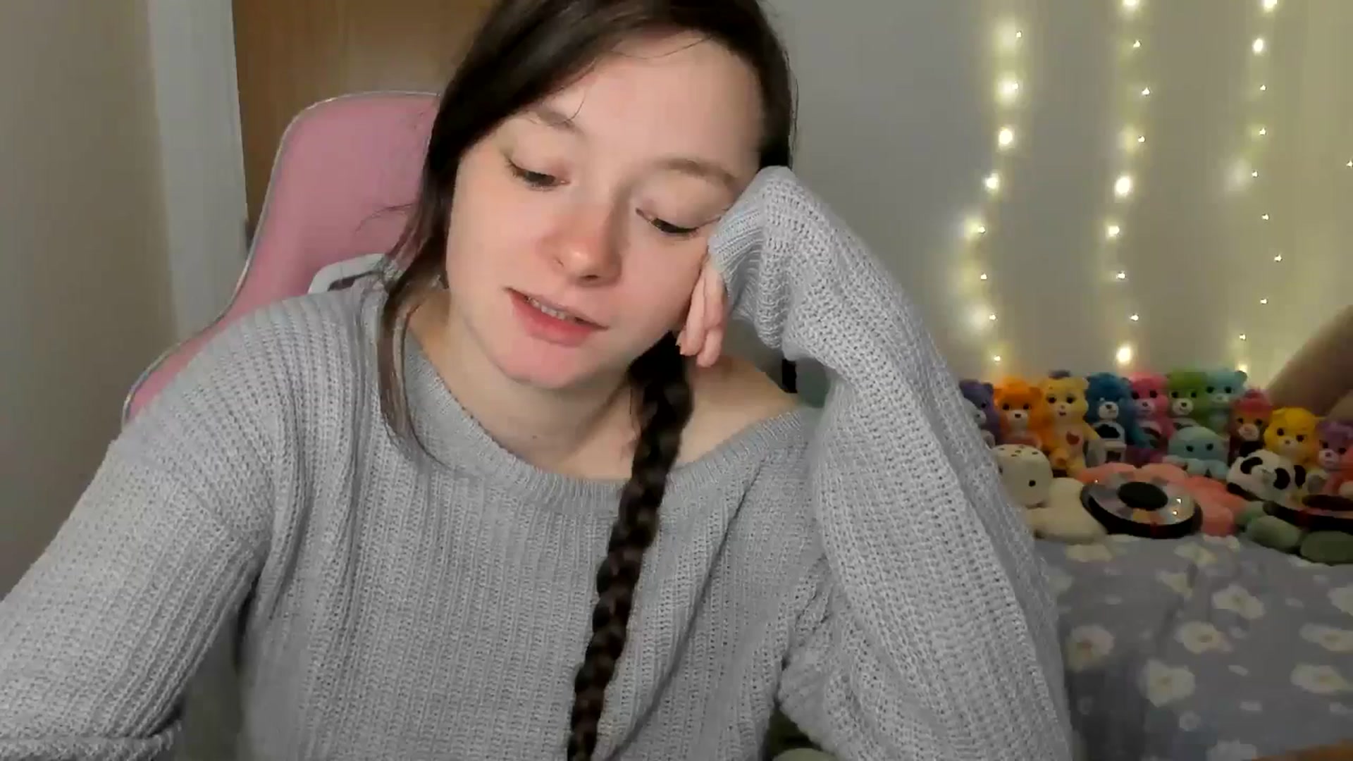 Gallery image thumbnail from JessieBear_'s myfreecams stream on, 12/03/2024, 17:10 image 2 of 20