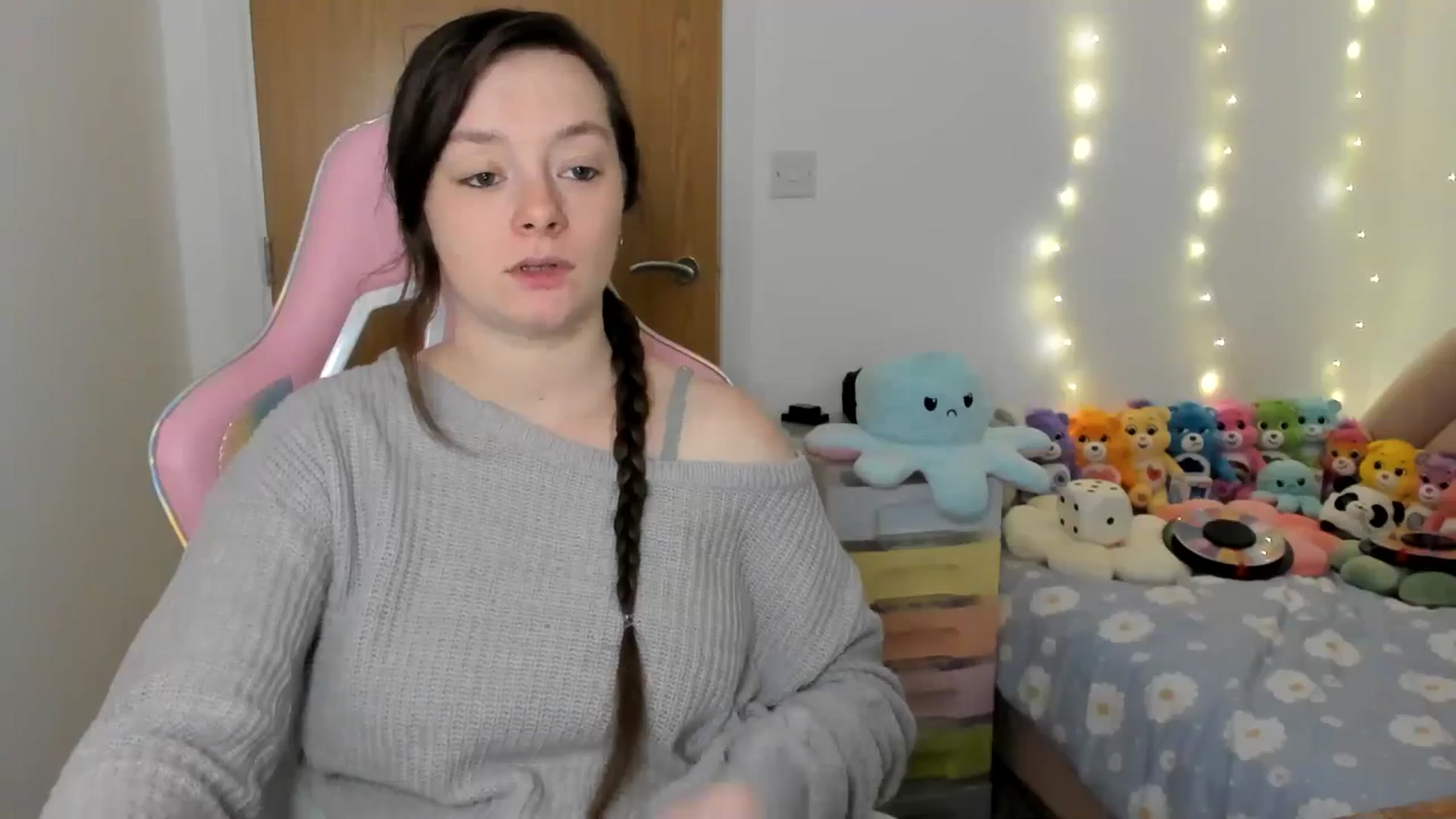 Gallery image thumbnail from JessieBear_'s myfreecams stream on, 12/03/2024, 17:10 image 6 of 20
