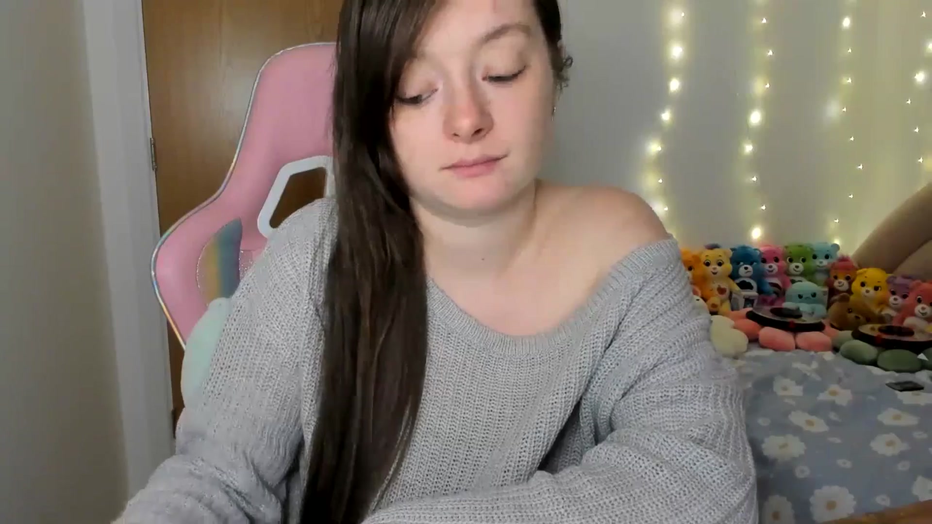 Gallery image thumbnail from JessieBear_'s myfreecams stream on, 12/06/2024, 17:25 image 15 of 20