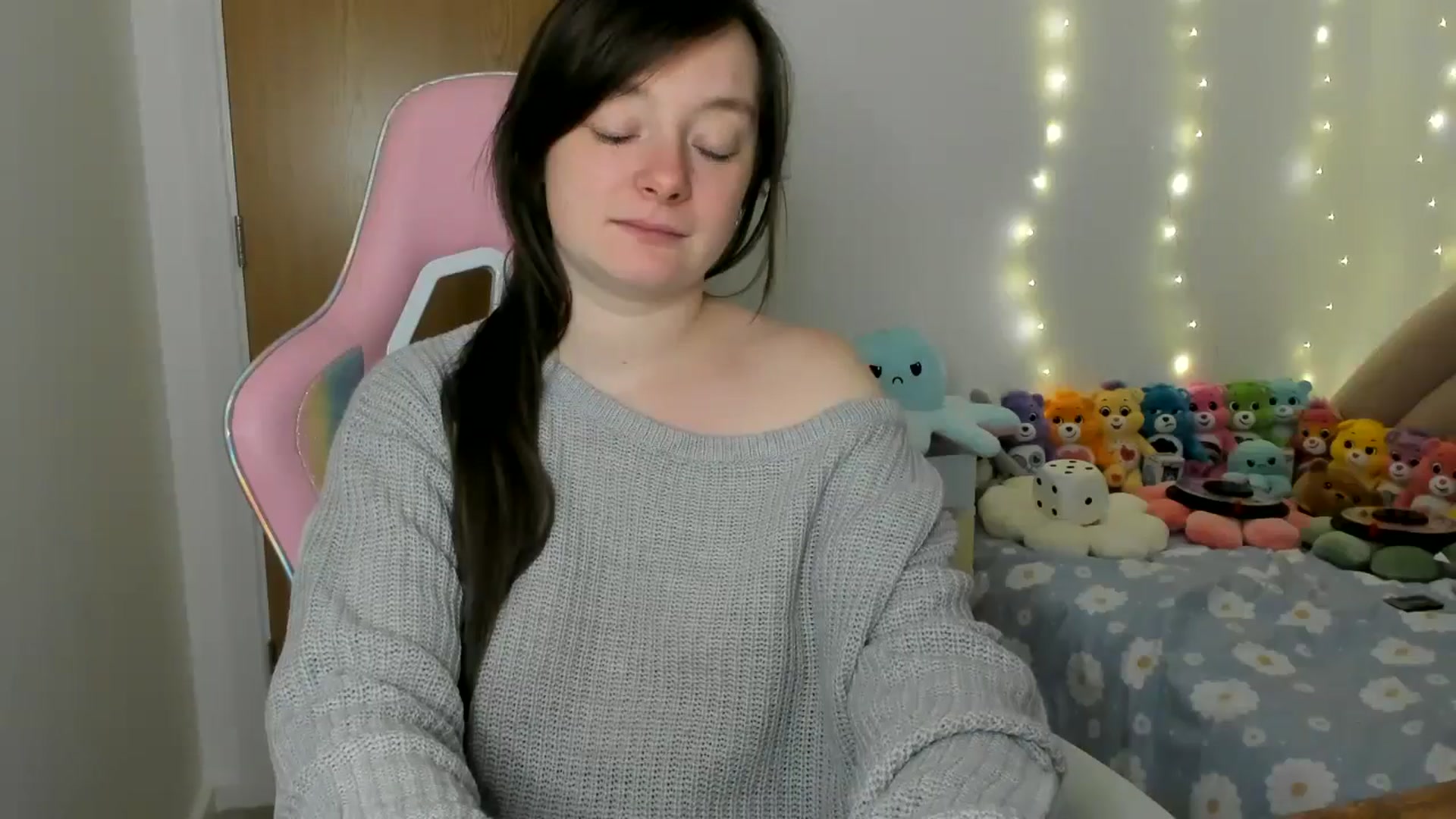 Gallery image thumbnail from JessieBear_'s myfreecams stream on, 12/06/2024, 17:25 image 7 of 20