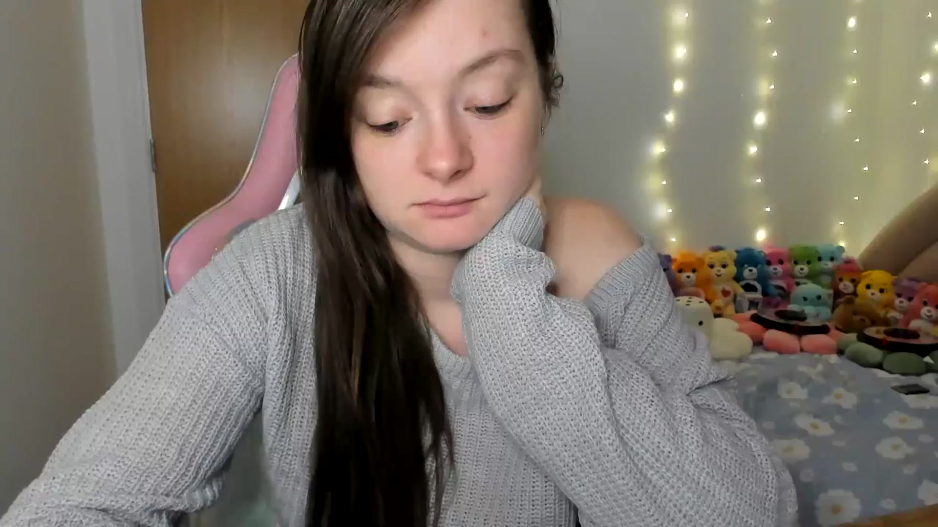 Gallery image thumbnail from JessieBear_'s myfreecams stream on, 12/06/2024, 17:25 image 17 of 20