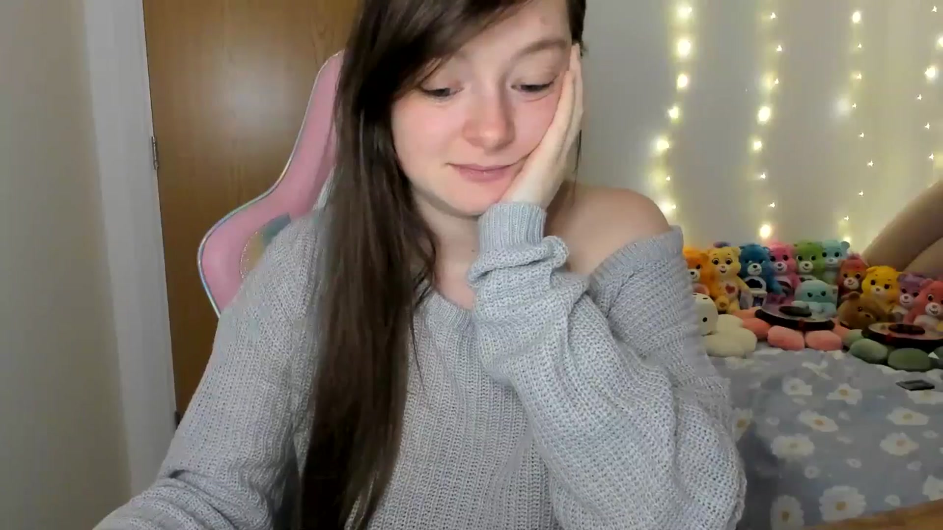 Gallery image thumbnail from JessieBear_'s myfreecams stream on, 12/06/2024, 18:12 image 5 of 20