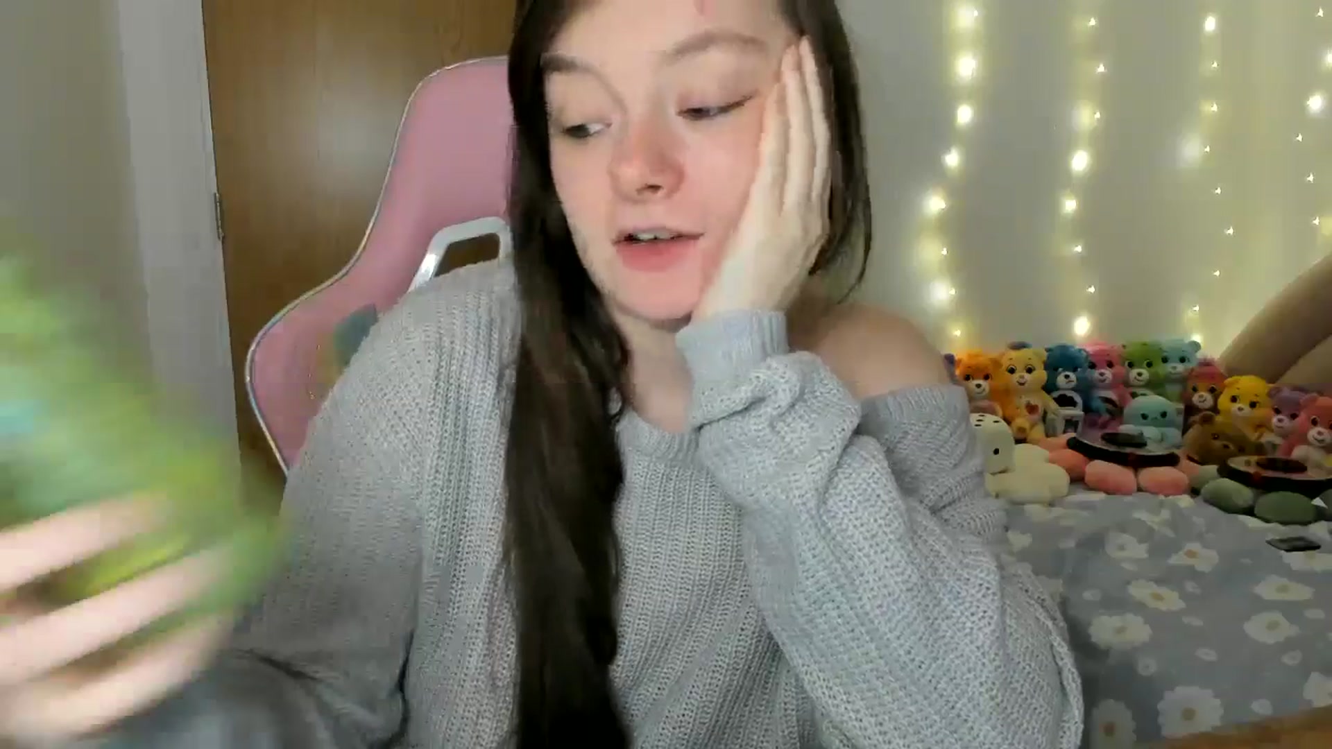 Gallery image thumbnail from JessieBear_'s myfreecams stream on, 12/06/2024, 18:12 image 4 of 20