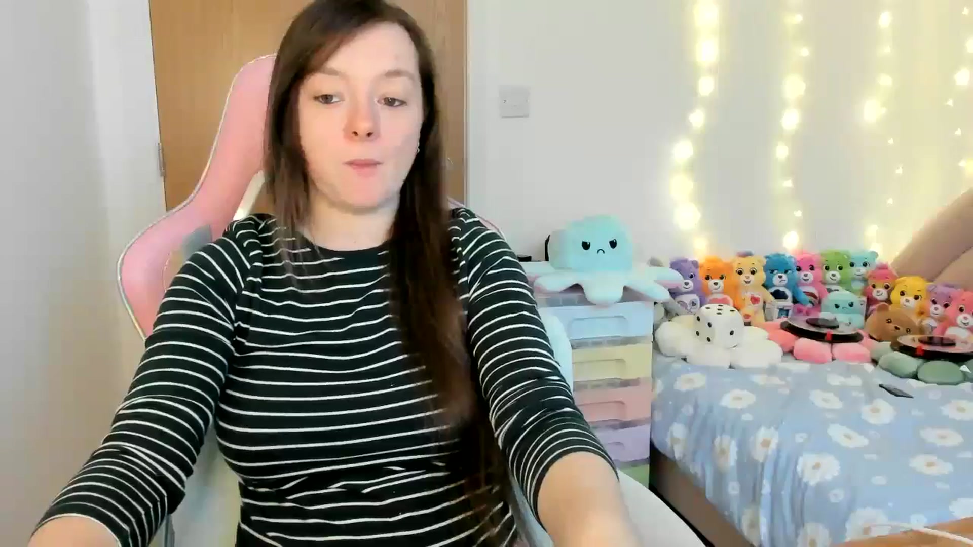 Gallery image thumbnail from JessieBear_'s myfreecams stream on, 12/09/2024, 17:24 image 3 of 20