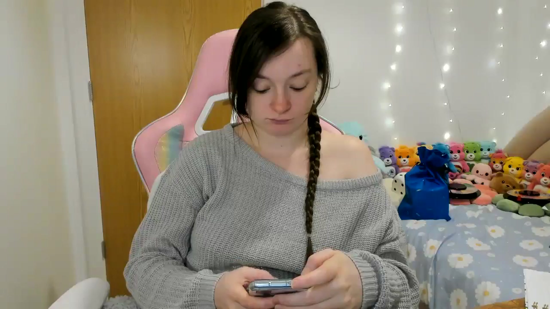 Gallery image thumbnail from JessieBear_'s myfreecams stream on, 12/10/2024, 18:12 image 10 of 20