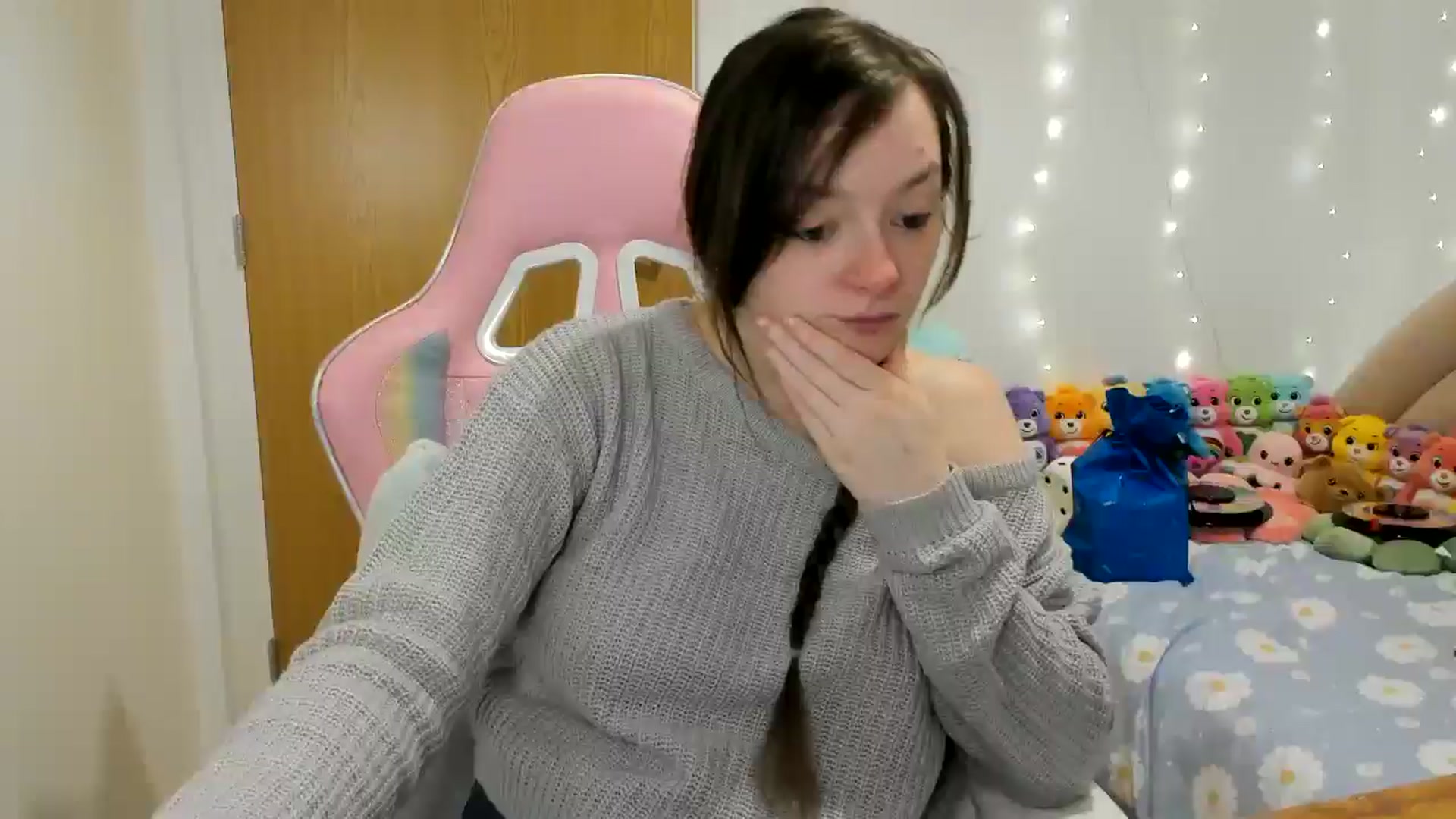 Gallery image thumbnail from JessieBear_'s myfreecams stream on, 12/10/2024, 18:12 image 7 of 20