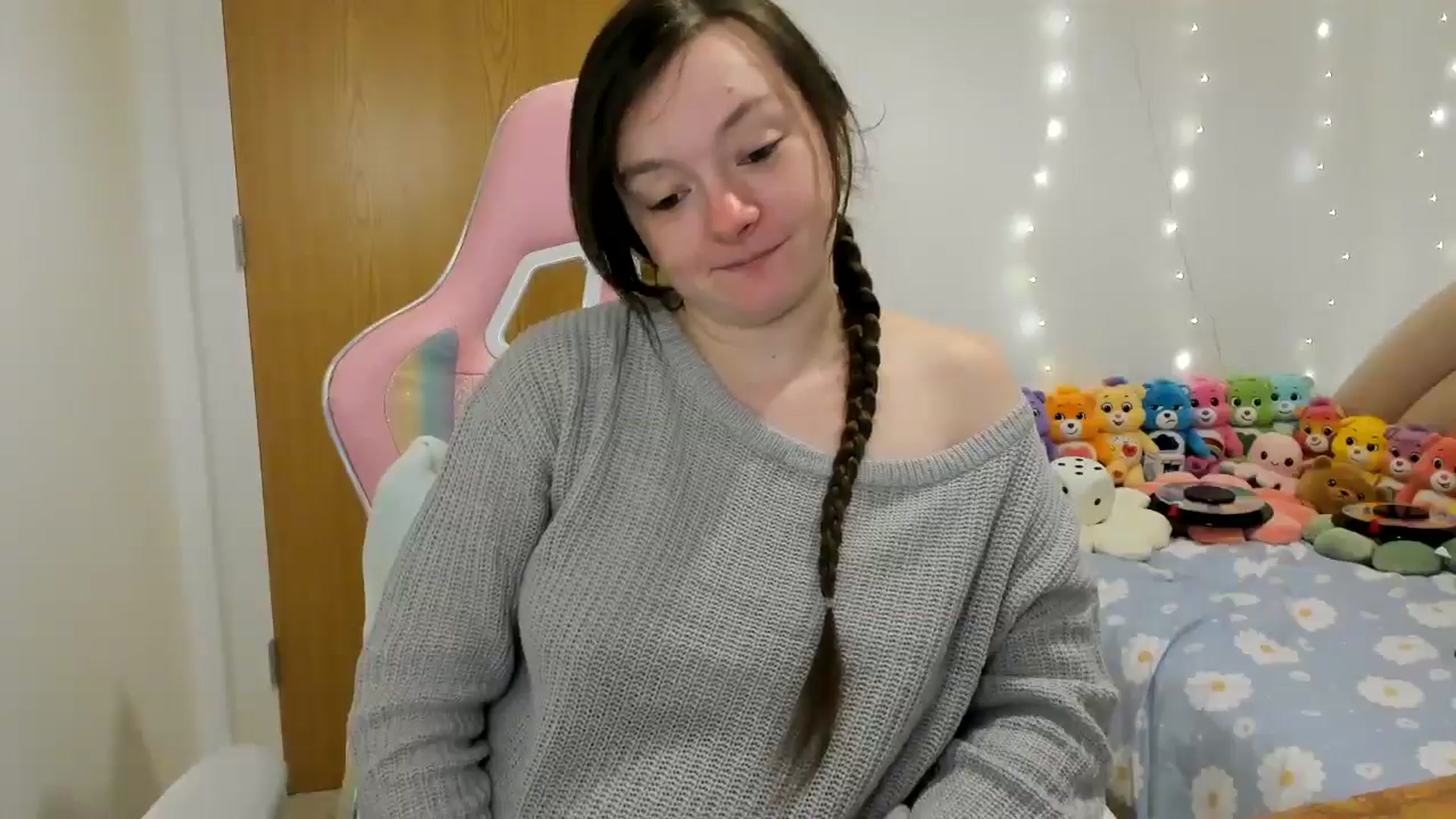 Gallery image thumbnail from JessieBear_'s myfreecams stream on, 12/10/2024, 18:12 image 5 of 20